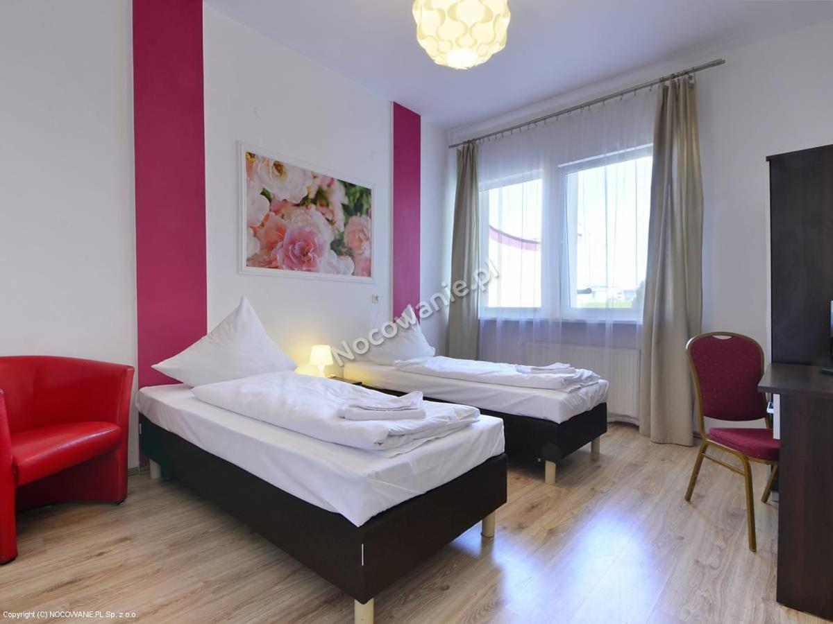 Hotelik Kameleon Pokoje Goscinne Jawor Eksteriør billede